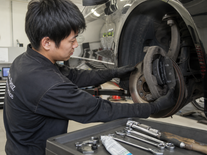 メルセデス・ベンツ Eクラス ブレーキ異音 後輪パッド交換 施工事例 ハードワーカーズ 仙台店