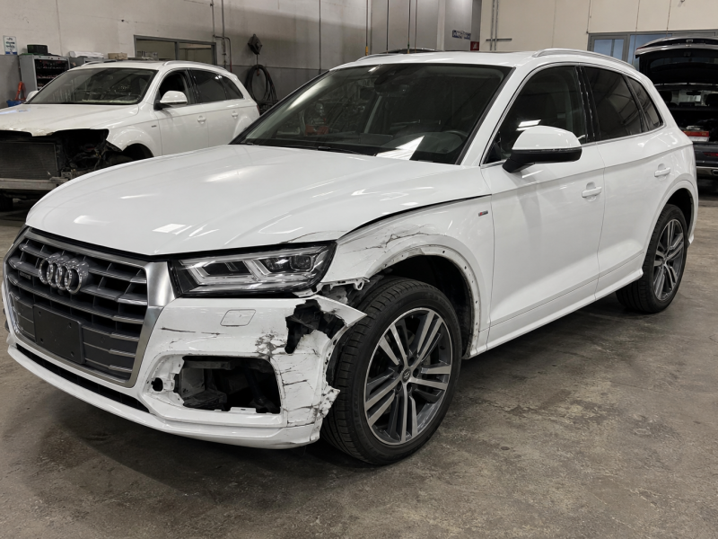 アウディ Q5 45 TFSI 保険修理 メイン 施工事例 ハードワーカーズ 仙台店